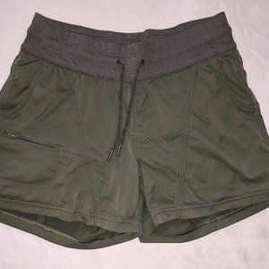 The North Face Athletic Shorts Green Small